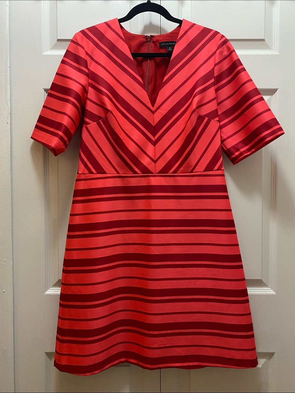 Banana Republic Coral and Red Striped V-Neck Midi Dress - Size 12